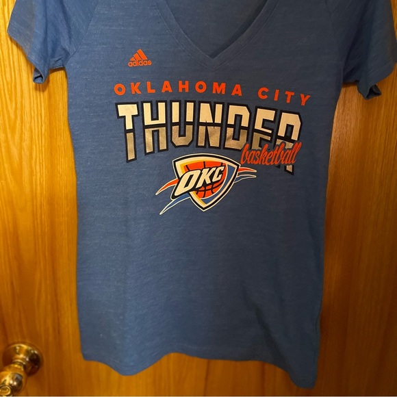 Adidas Oklahoma City Thunder, V-Neck Tee, Sz XS - Picture 2 of 5